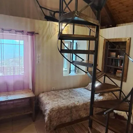 Mantziou Nyaraló Miríki